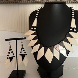 Wooden necklace and earrings set